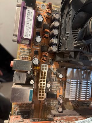 Placa madre base con sus memorias ram y rom