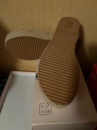 Sandalias TULIPANO cuña negra y beige