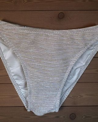 Bikini en color beige