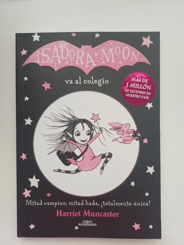 Isadora Moon va al colegio / Isadora Moon Goes ...