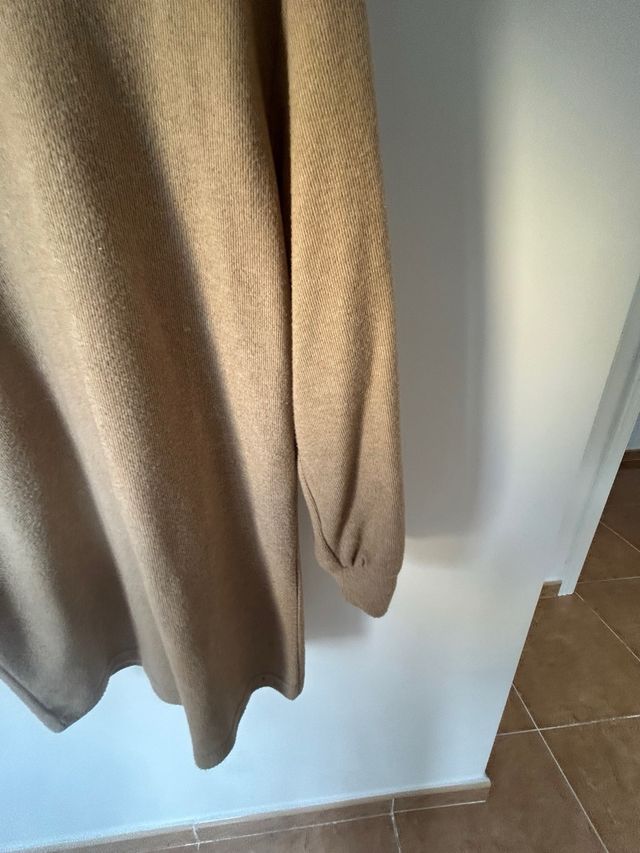 Vestido marrón de cuello alto