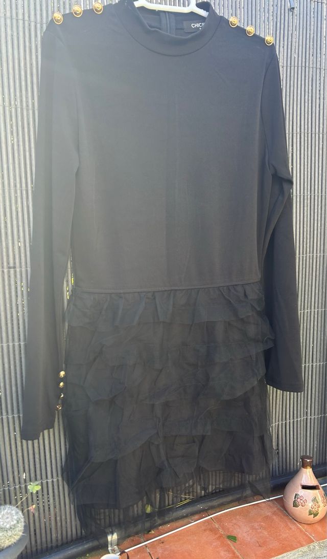Vestido CHICME negro con detalles dorados