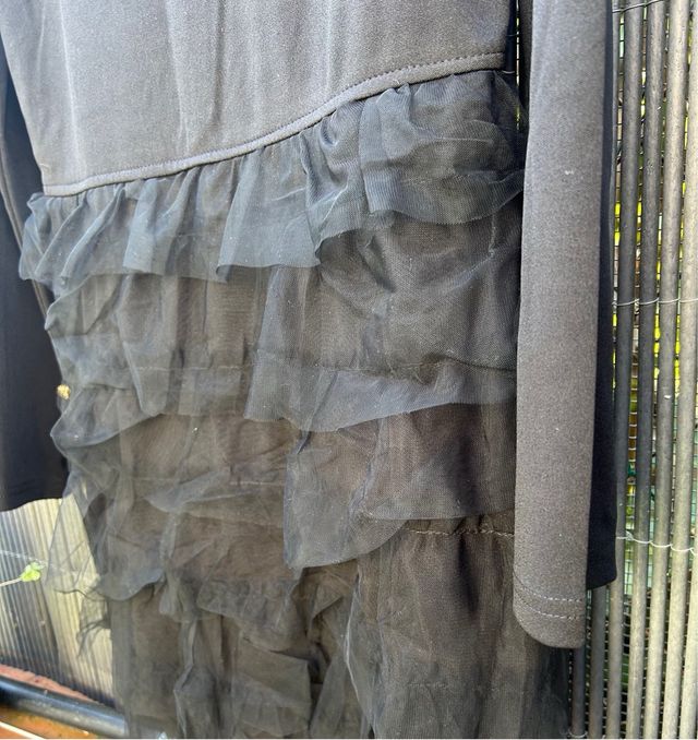 Vestido CHICME negro con detalles dorados