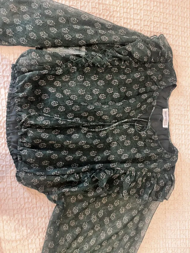 Blusa Brownie, verde con estampado. Talla XXS