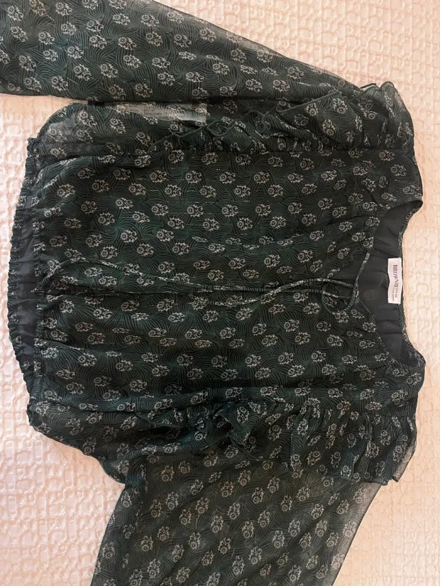 Blusa Brownie, verde con estampado. Talla XXS
