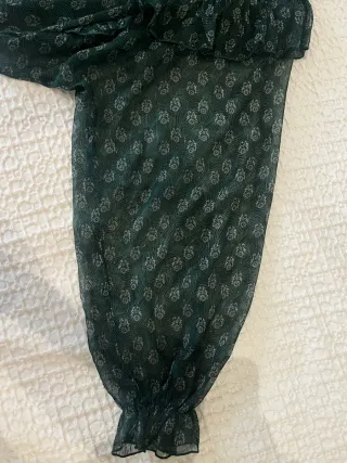 Blusa Brownie, verde con estampado. Talla XXS