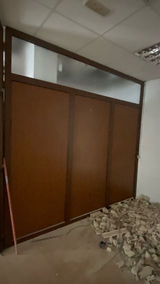 Mamparas de pared para separar despachos