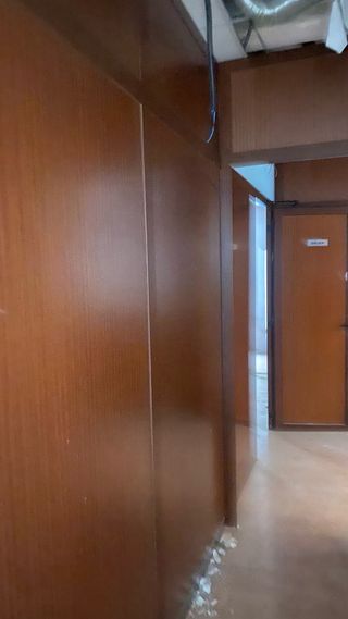 Mamparas de pared para separar despachos