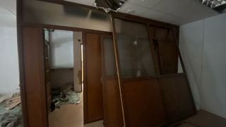 Mamparas de pared para separar despachos