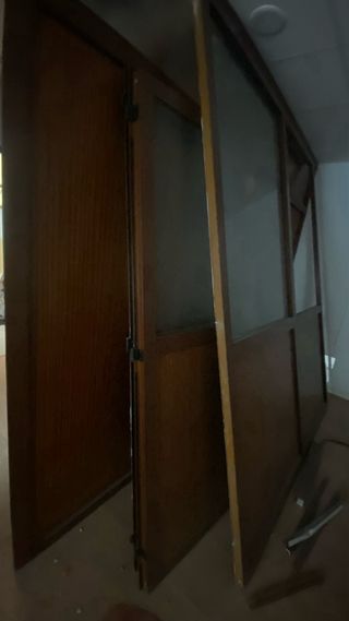 Mamparas de pared para separar despachos