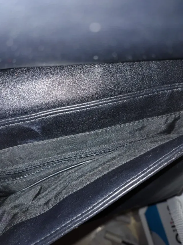 Bolso bandolera negro efecto piel