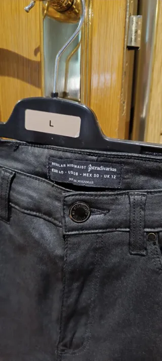 Pantalón cuero efecto piel negro