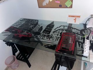 Mesa completa de cristal y caballetes