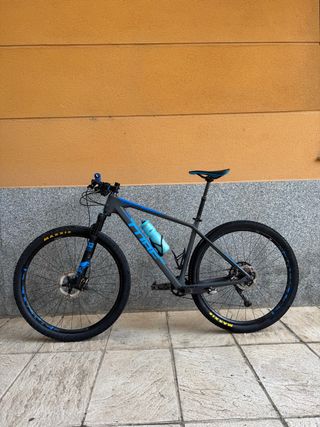Bici MTB de carbono; Cube Reaction C62, talla L.