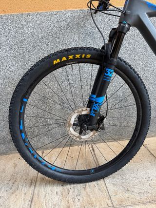 Bici MTB de carbono; Cube Reaction C62, talla L.