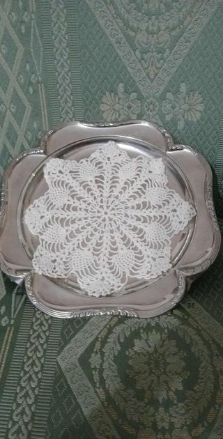 Vassoio in metallo con centrino