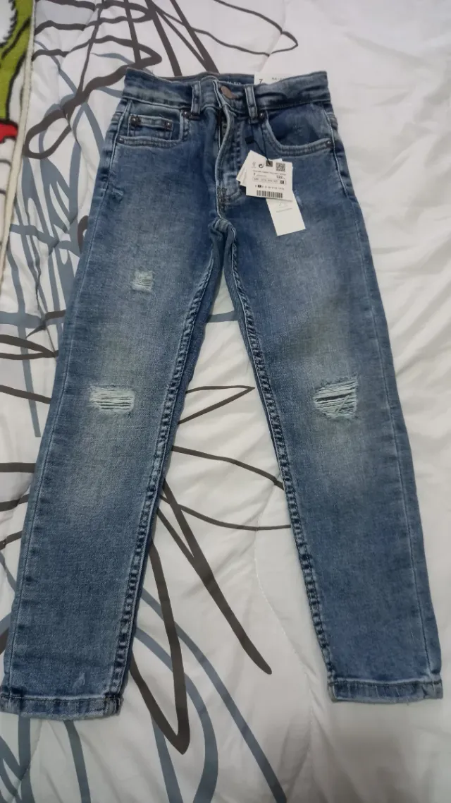 Pantalón vaquero Zara desgastado