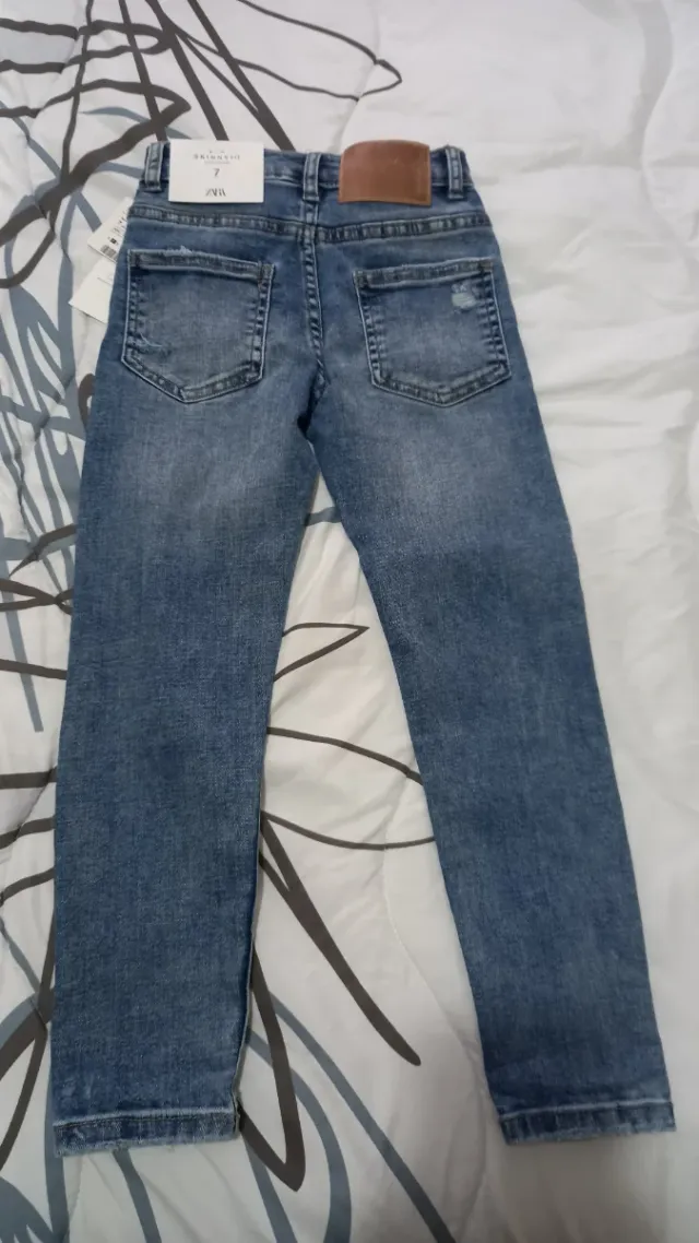 Pantalón vaquero Zara desgastado