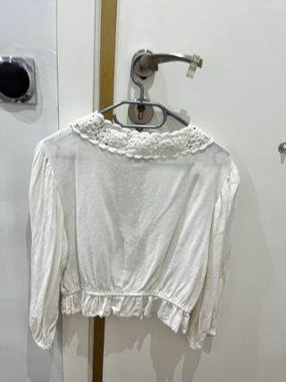 Blusa Stradivarius blanca con crochet