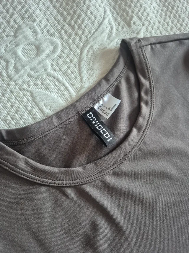 Vestido H&M gris ajustado con abertura