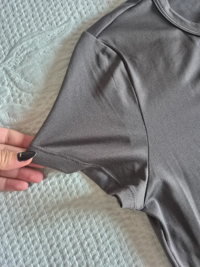 Vestido H&M gris ajustado con abertura