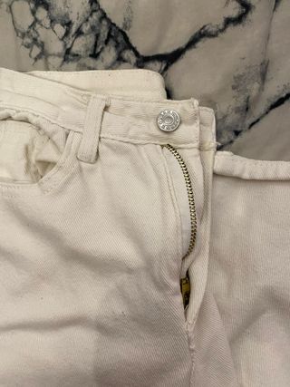 Pantalones vaqueros blancos rotos