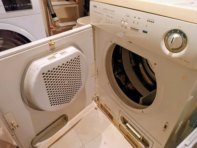 Secadora Zanussi Condenser Dryer