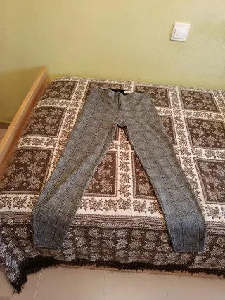 Pantalones vaqueros y de cuadros