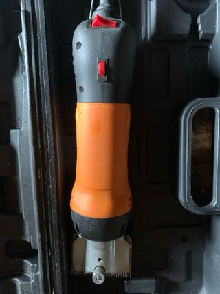 Esquiladora de caballos profesional