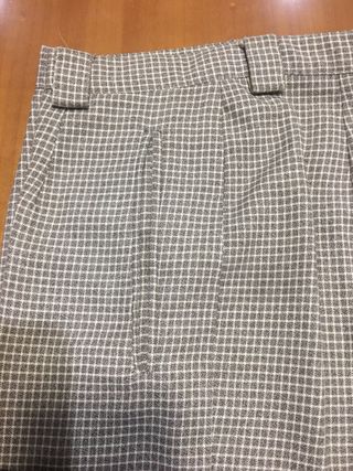 Pantalones anchos beige y grises