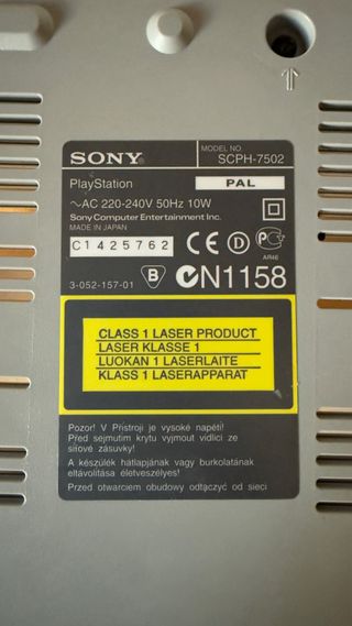 Consola Playstation 1 con mando y cables