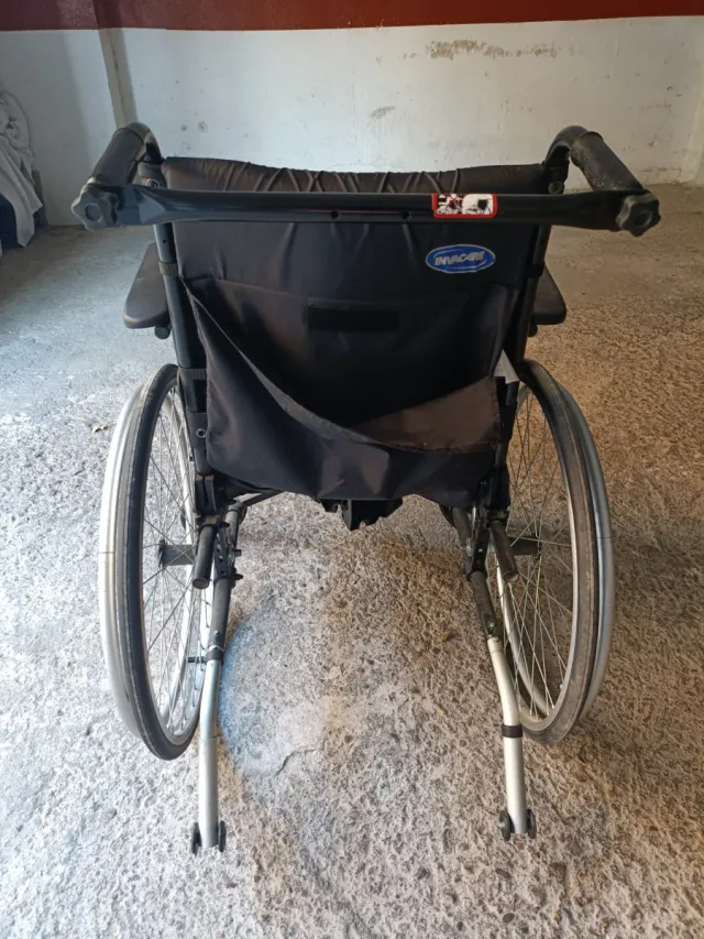 Silla de ruedas en buen estado