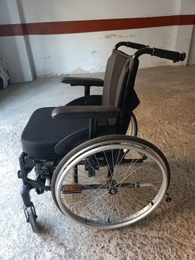 Silla de ruedas en buen estado