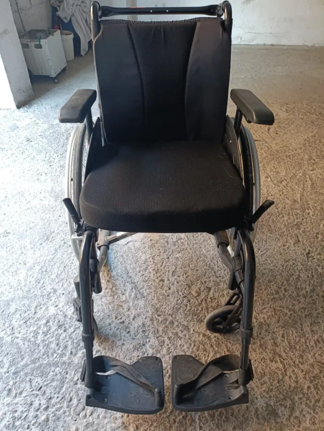 Silla de ruedas en buen estado
