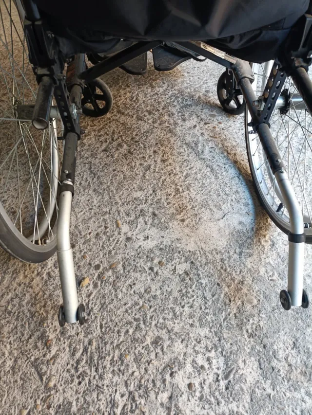 Silla de ruedas en buen estado