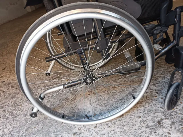Silla de ruedas en buen estado