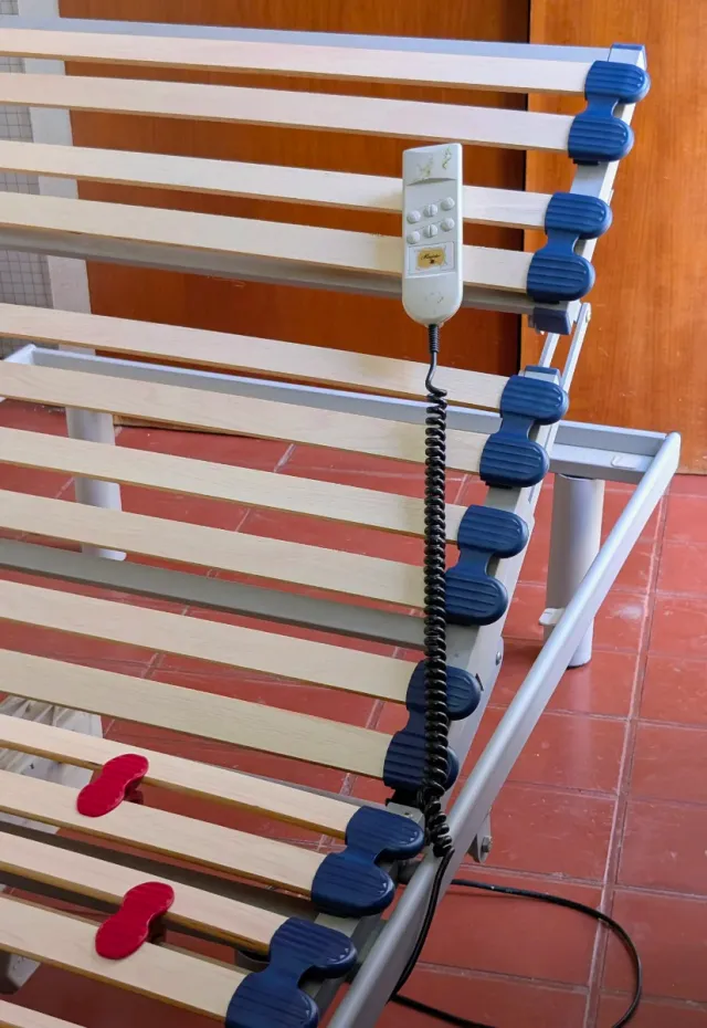 Cama articulada motorizada con colchón