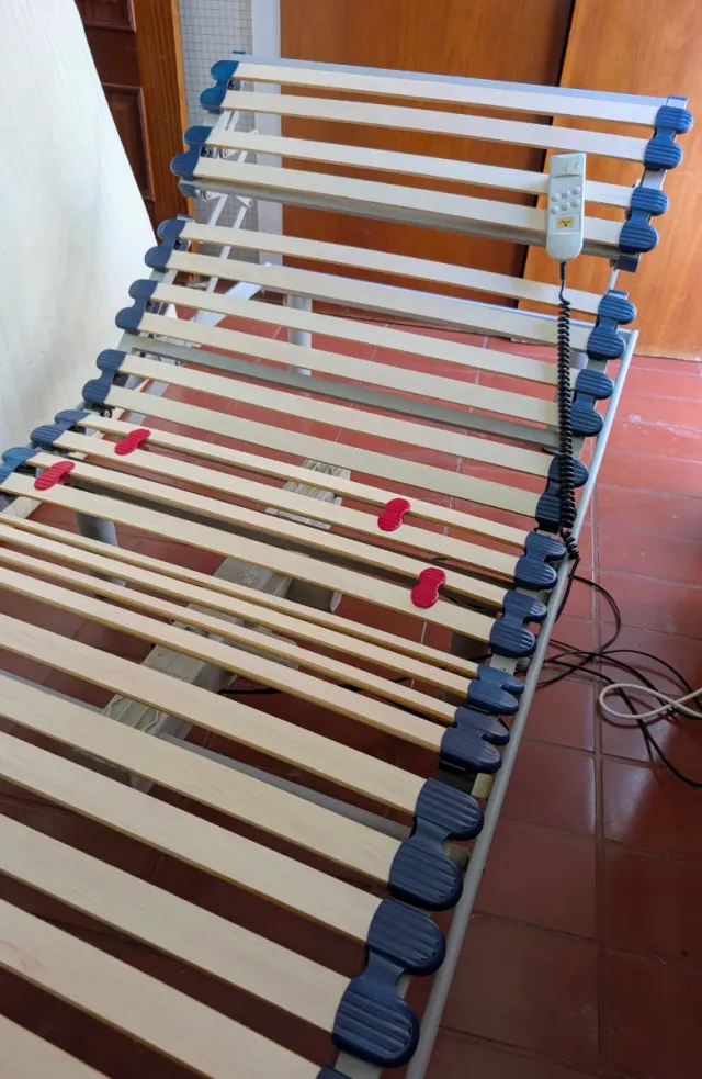 Cama articulada motorizada con colchón