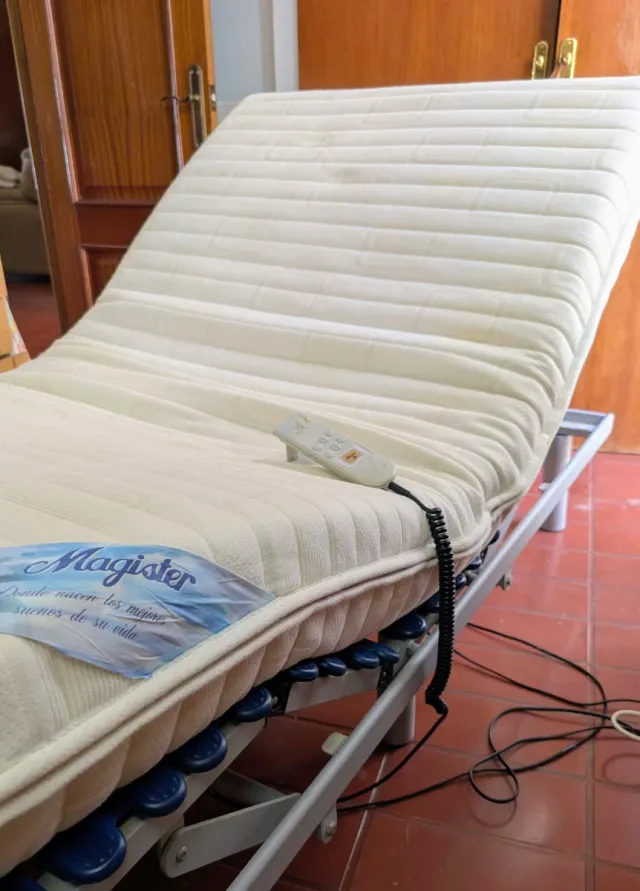 Cama articulada motorizada con colchón