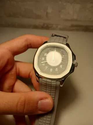 Reloj Pulsera Gris y Plateado