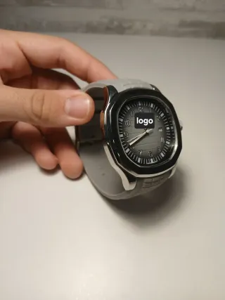 Reloj Pulsera Gris y Plateado