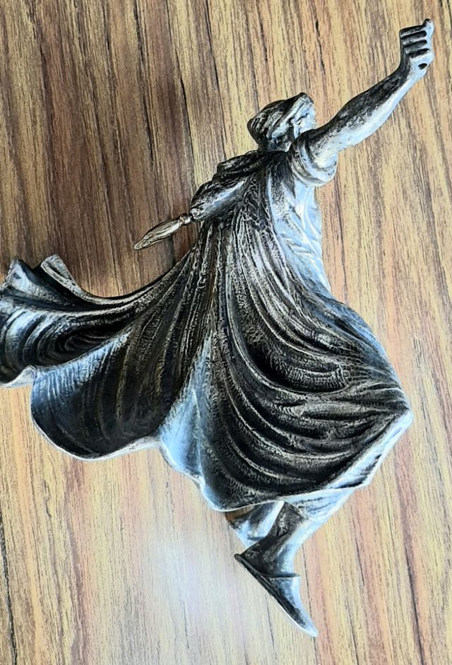 Jinete y caballo bronce