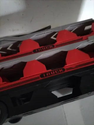 Camión de Juguete Rojo y Gris