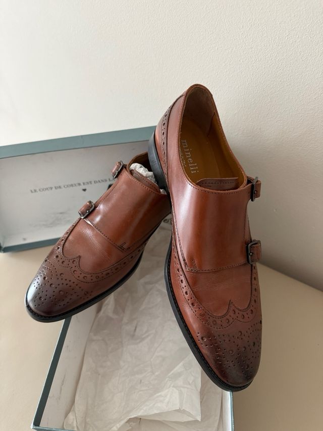 Mocasines piel doble hebilla.