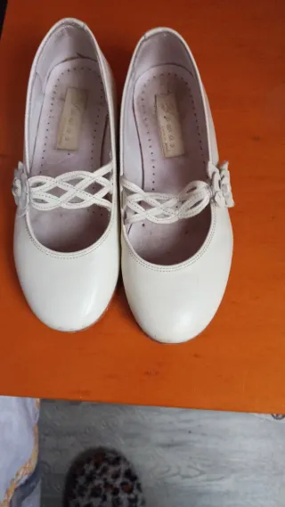 Zapatos blancos niña