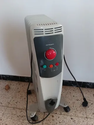 Radiador de aceite blanco y gris