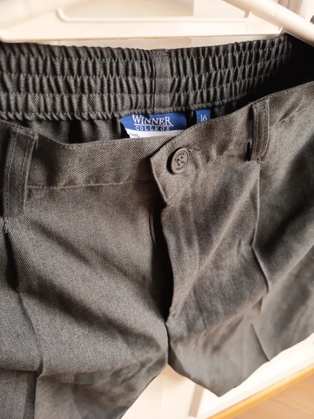 Pantalón corto gris uniforme talla 16