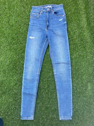 Pantalón vaquero pitillo desgastado