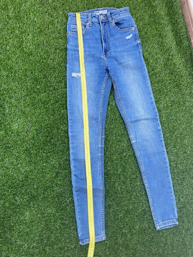 Pantalón vaquero pitillo desgastado