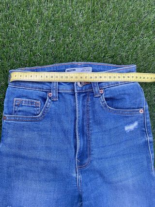 Pantalón vaquero pitillo desgastado
